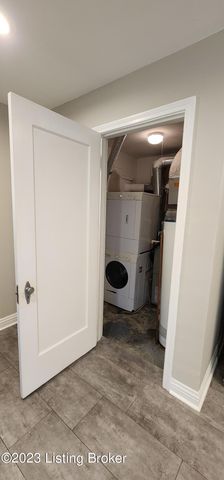 208 Colonial Dr, Louisville, KY 40207