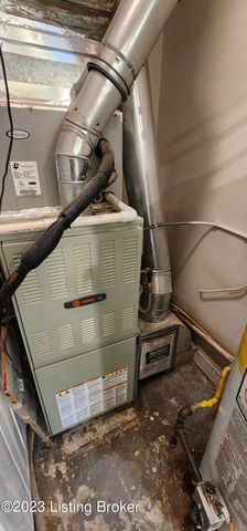 208 Colonial Dr, Louisville, KY 40207