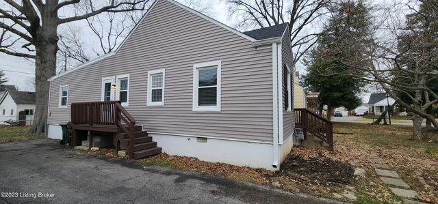 208 Colonial Dr, Louisville, KY 40207