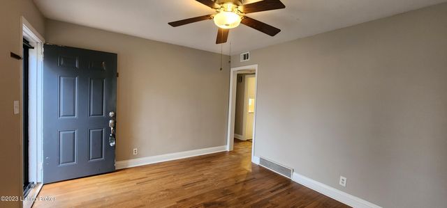 208 Colonial Dr, Louisville, KY 40207