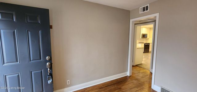 208 Colonial Dr, Louisville, KY 40207