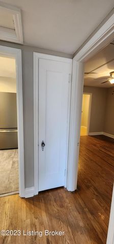 208 Colonial Dr, Louisville, KY 40207