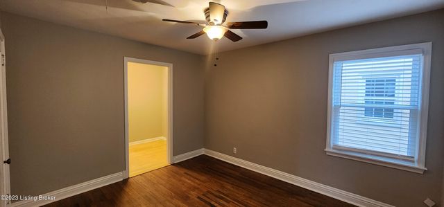 208 Colonial Dr, Louisville, KY 40207