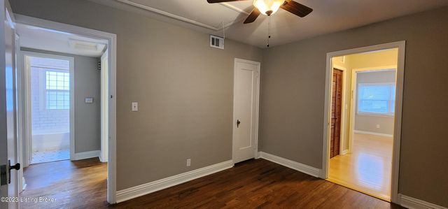 208 Colonial Dr, Louisville, KY 40207