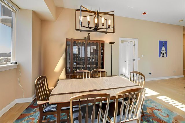 230 W Division Street 1405, Chicago, IL 60610