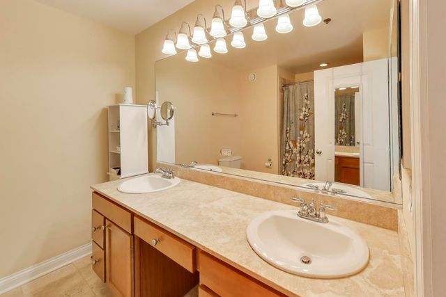 230 W Division Street 1405, Chicago, IL 60610