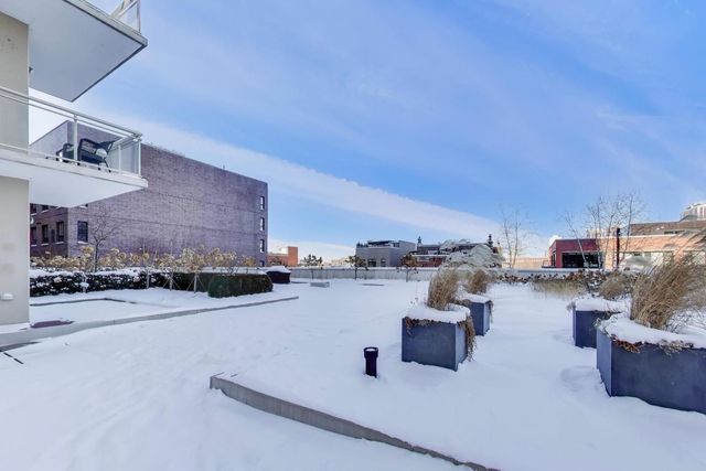 230 W Division Street 1405, Chicago, IL 60610