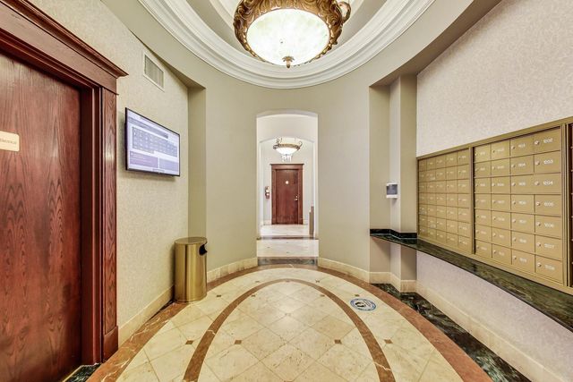 230 W Division Street 1405, Chicago, IL 60610