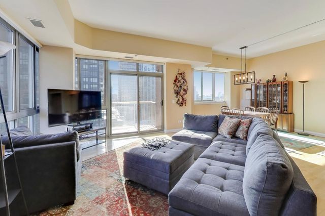 230 W Division Street 1405, Chicago, IL 60610