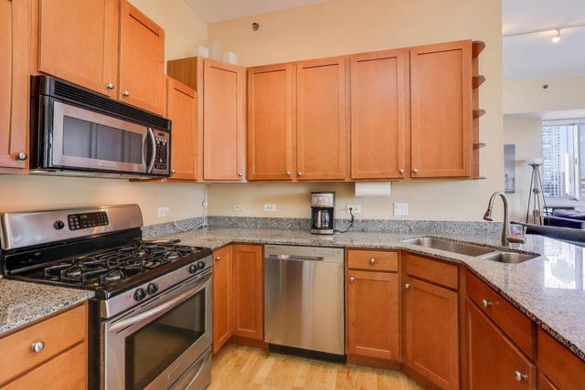 230 W Division Street 1405, Chicago, IL 60610