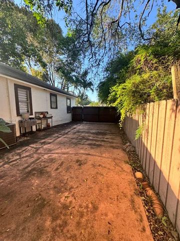 18 NW 57th St, Miami, FL 33127