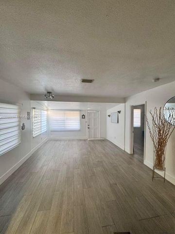 18 NW 57th St, Miami, FL 33127