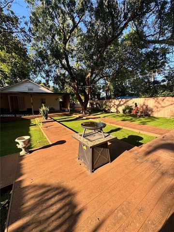 18 NW 57th St, Miami, FL 33127