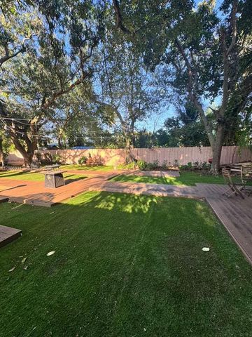 18 NW 57th St, Miami, FL 33127