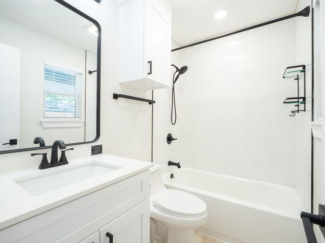 8314 Bowling Green DR B, Austin, TX 78757