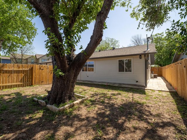 8314 Bowling Green DR B, Austin, TX 78757