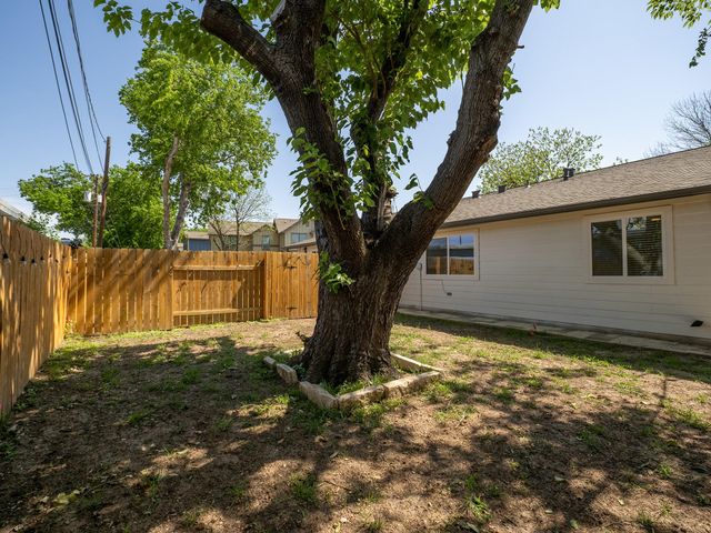 8314 Bowling Green DR B, Austin, TX 78757