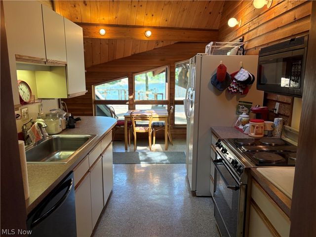 2325 Plum Point, Roaming Shores, OH 44084