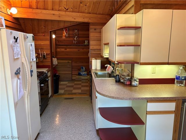 2325 Plum Point, Roaming Shores, OH 44084