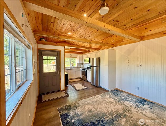 290 State Route 6, Raymond, WA 98577