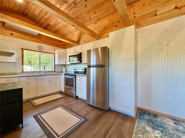 290 State Route 6, Raymond, WA 98577