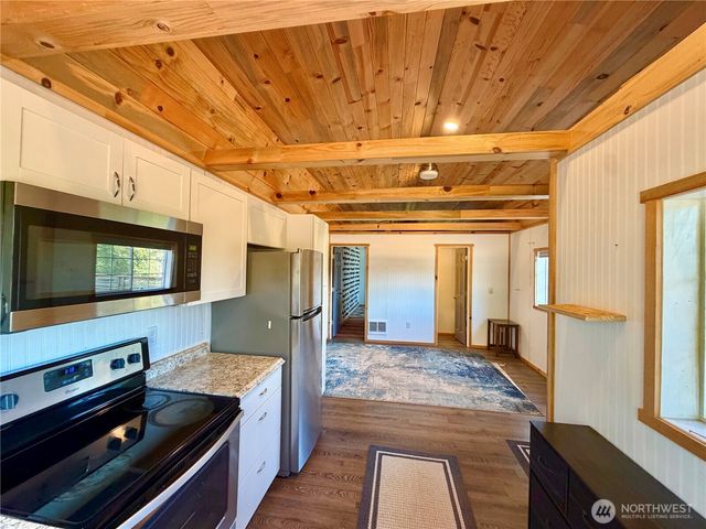 290 State Route 6, Raymond, WA 98577