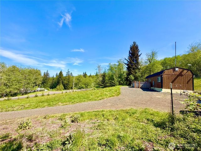 290 State Route 6, Raymond, WA 98577