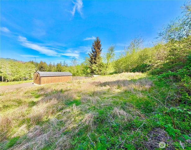 290 State Route 6, Raymond, WA 98577