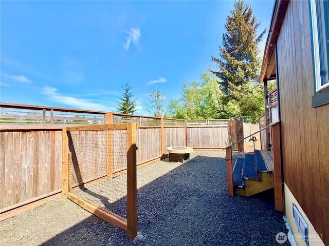 290 State Route 6, Raymond, WA 98577