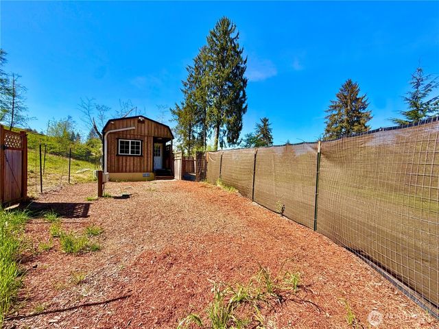 290 State Route 6, Raymond, WA 98577