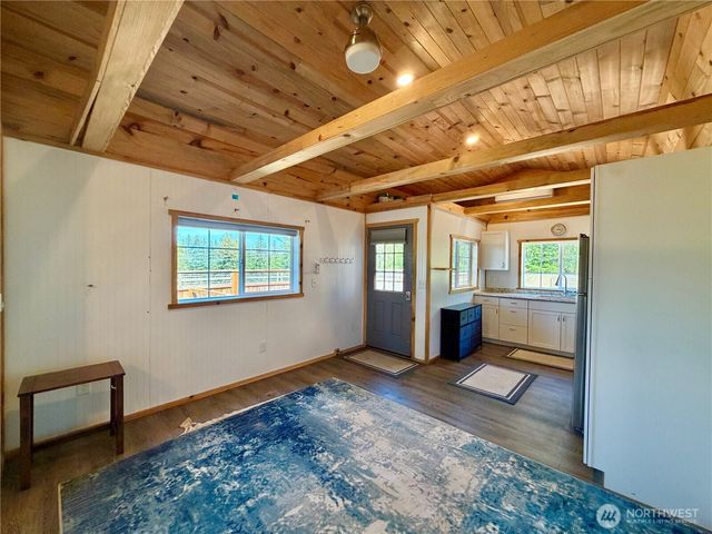 290 State Route 6, Raymond, WA 98577