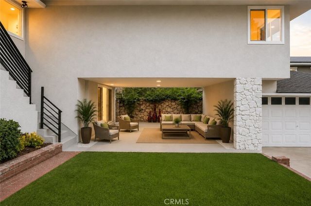 611 S Sunset Canyon, Burbank, CA 91501