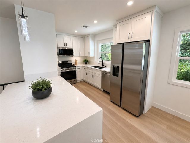 611 S Sunset Canyon, Burbank, CA 91501