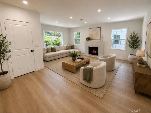 611 S Sunset Canyon, Burbank, CA 91501