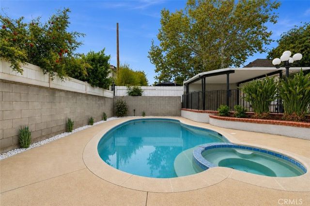 611 S Sunset Canyon, Burbank, CA 91501