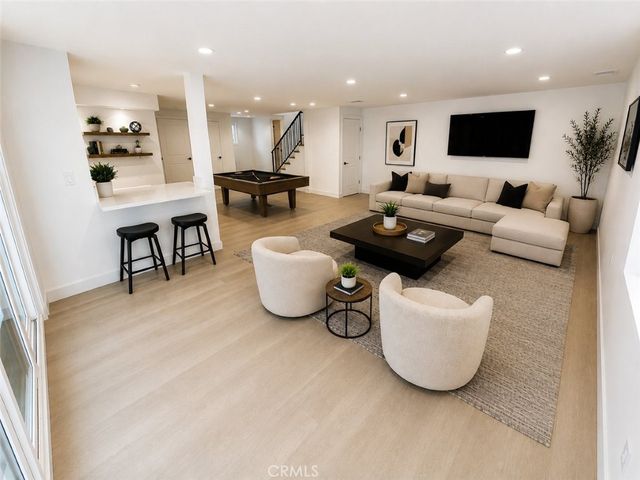 611 S Sunset Canyon, Burbank, CA 91501