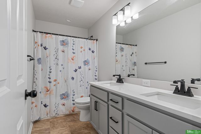 5003 Kestrel Parkway, Elkhorn, NE 68022