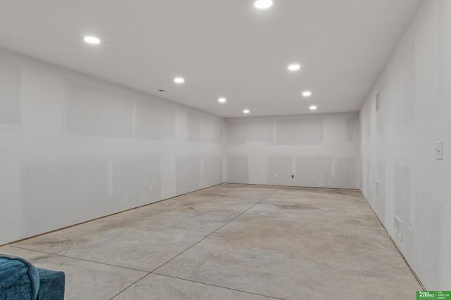 5003 Kestrel Parkway, Elkhorn, NE 68022