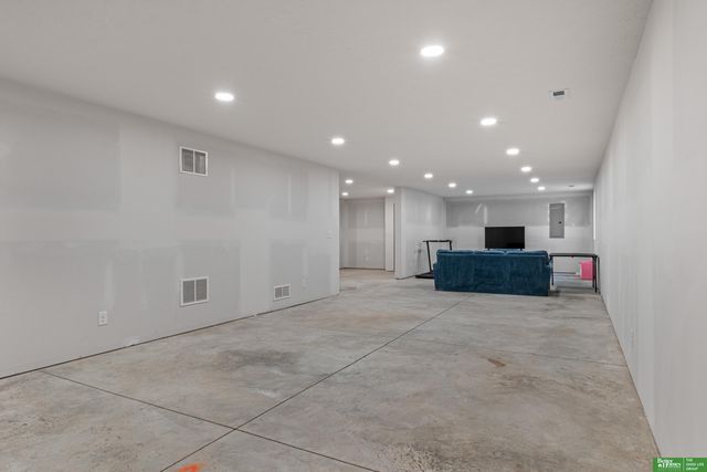 5003 Kestrel Parkway, Elkhorn, NE 68022