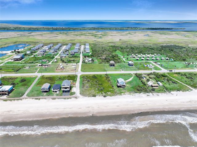 1014 Johnson Road, Gilchrist, TX 77617