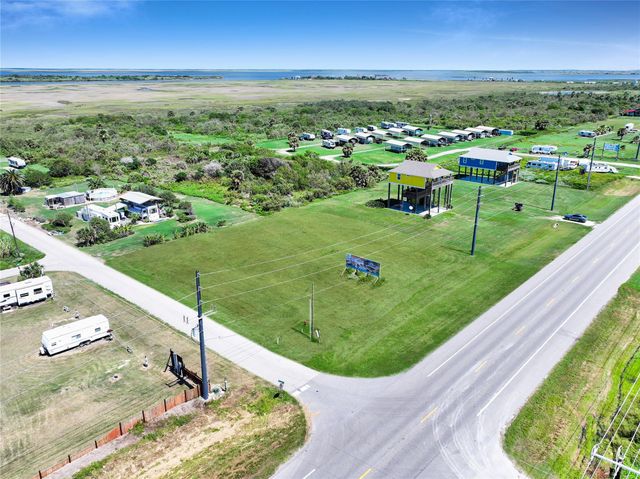 1014 Johnson Road, Gilchrist, TX 77617