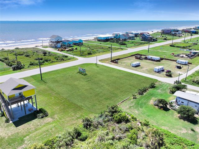 1014 Johnson Road, Gilchrist, TX 77617