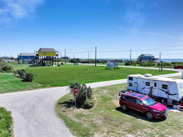 1014 Johnson Road, Gilchrist, TX 77617