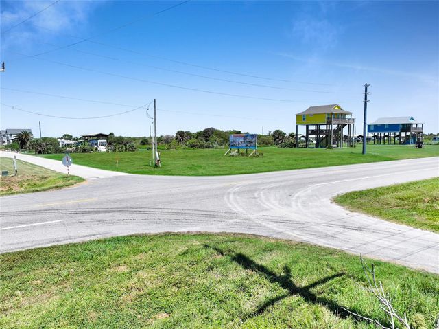 1014 Johnson Road, Gilchrist, TX 77617