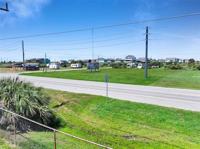 1014 Johnson Road, Gilchrist, TX 77617
