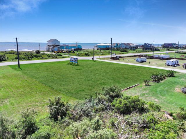 1014 Johnson Road, Gilchrist, TX 77617