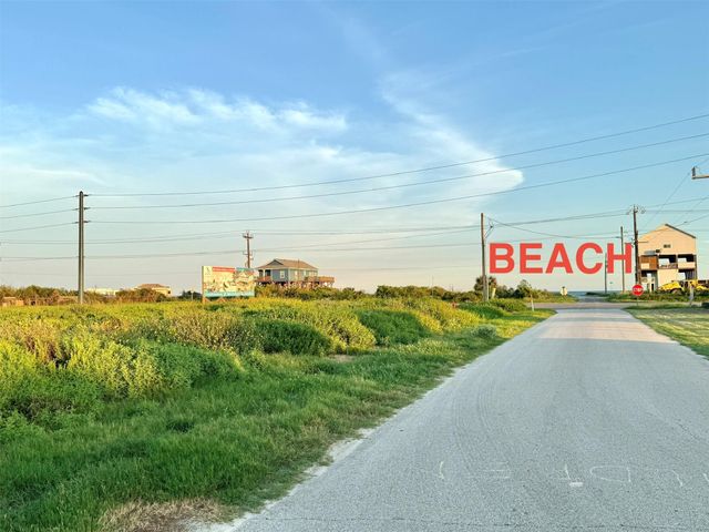 1014 Johnson Road, Gilchrist, TX 77617