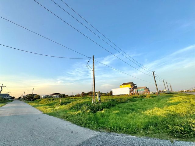 1014 Johnson Road, Gilchrist, TX 77617