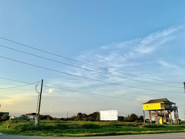 1014 Johnson Road, Gilchrist, TX 77617