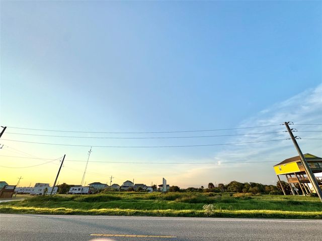 1014 Johnson Road, Gilchrist, TX 77617